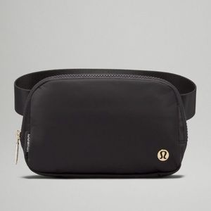 Lululemon Everywhere Belt Bag Black / Gold Logo